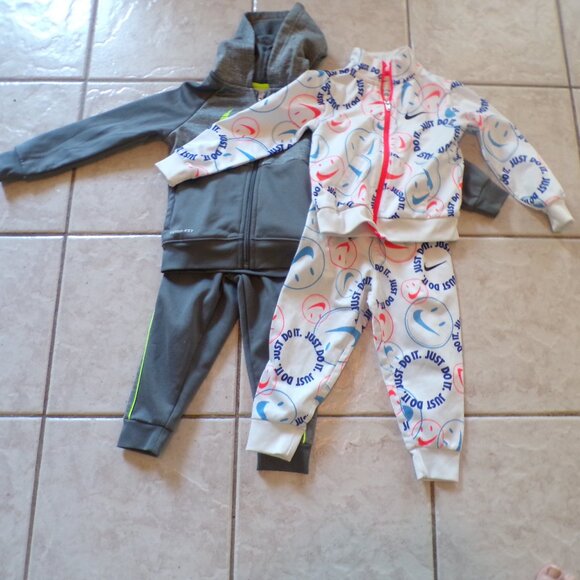 Toddler Boy Girl Two - 2pc Nike SweatSuits Sizes 2T & 3T 4 Pieces Swoosh - Picture 1 of 3